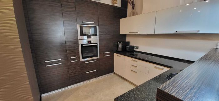 Продам 3х комнатную квартиру 87 м²  в ЖК Феодосийский по улице Гусенка 17 в Нагорном районе