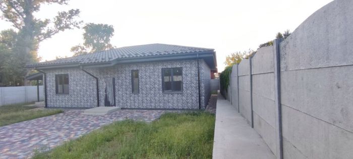 Продам 1 поверховий будинок 127 м з верандою і ділянкою на 5 соток