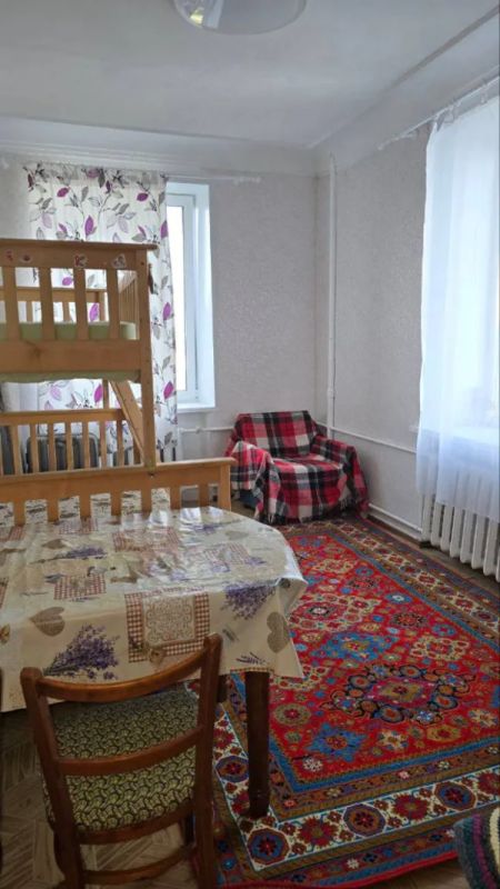 Продам 2к квартиру 48.6 м2 пл. Вокзальна 1, в центрі міста