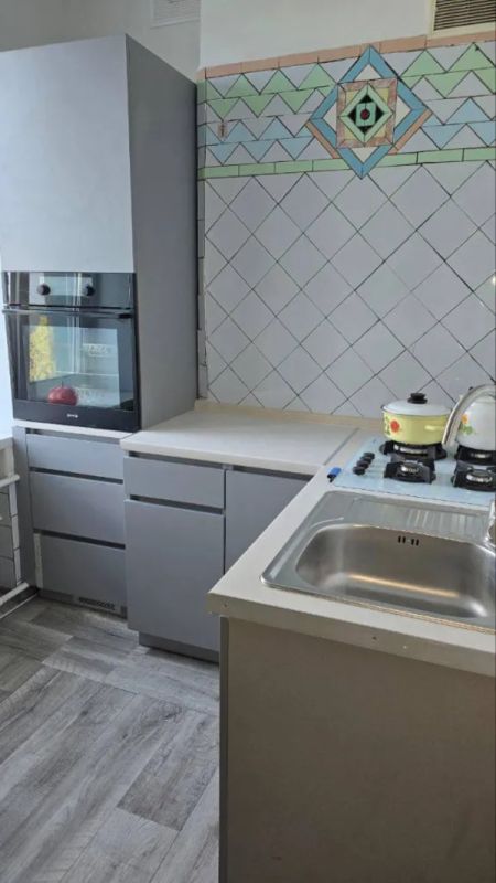 Продам 2к квартиру 48.6 м2 пл. Вокзальна 1, в центрі міста