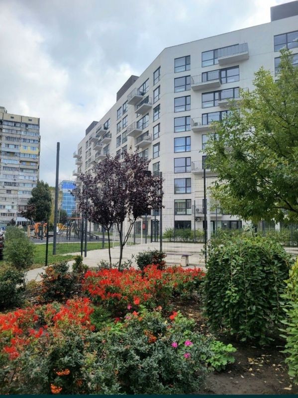 Продам 4к квартиру 108 м² ЖК Молодіжний Каменський Бєляєва вул. 8а