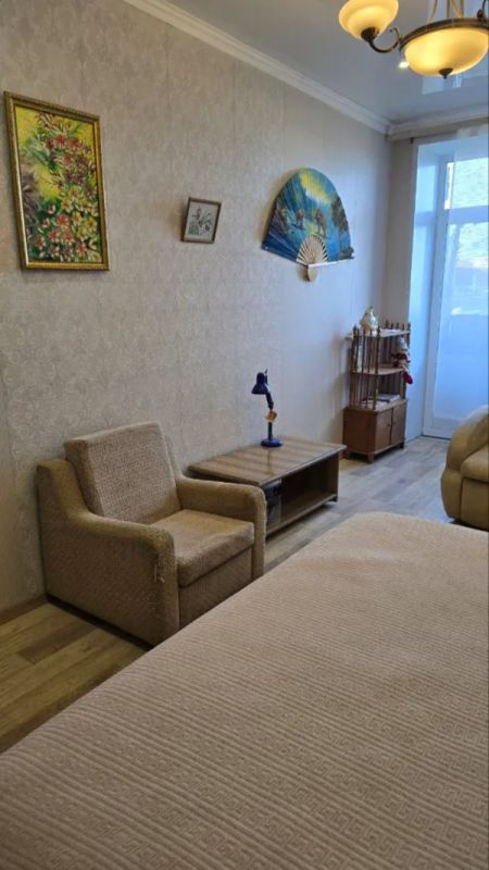 Продам 2к квартиру 48.6 м2 пл. Вокзальна 1, в центрі міста