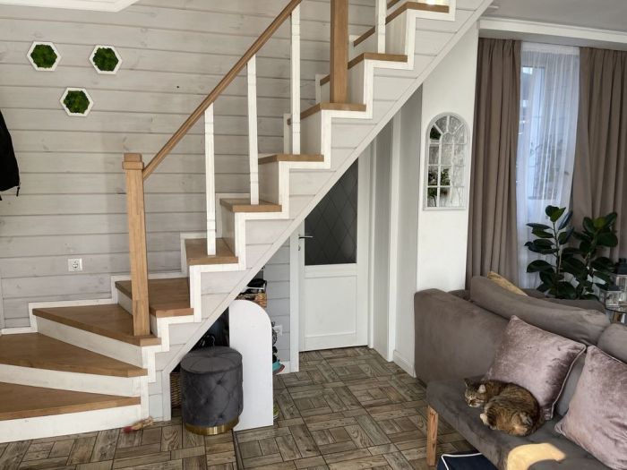 Продам дачний будинок зі своїм берегом з басейном та газовим опаленням