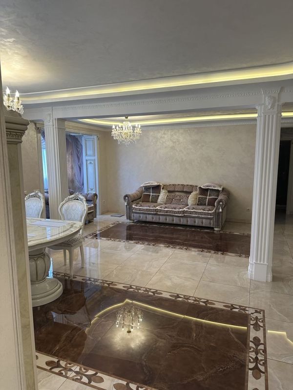 Продам эксклюзивную 3к квартиру  88.90 м² на ж/м Покровский с дизайнерским ремонтом