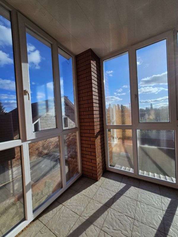Продам будинок  178 м² 3 соткі в районі ресторана Едбург вул. Далекосхідна