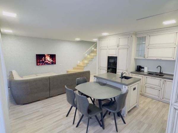 Продам 3х кімнатну дворівневу квартиру 115 м в центрі міста, поруч з набережной ЖК Фестивальний