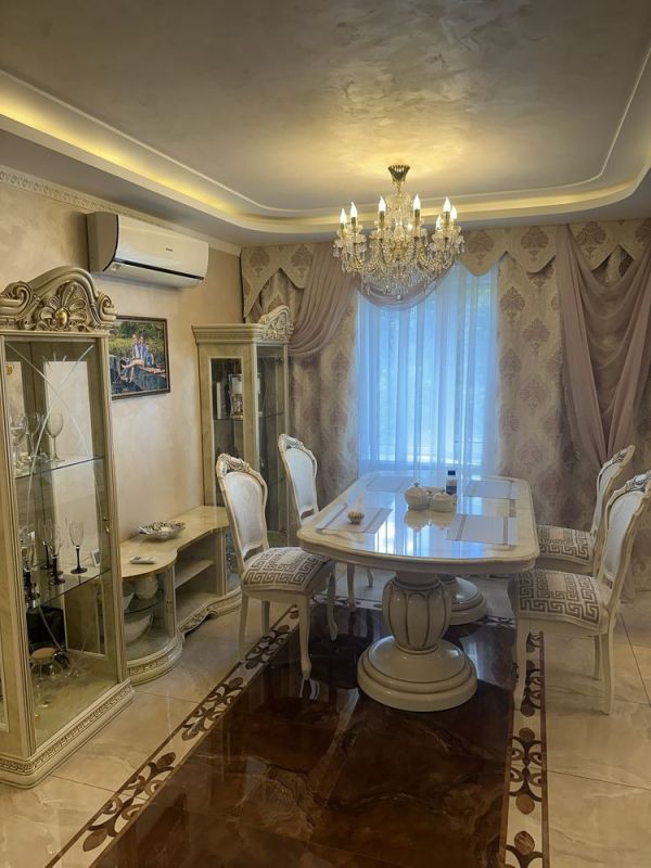 Продам эксклюзивную 3к квартиру  88.90 м² на ж/м Покровский с дизайнерским ремонтом