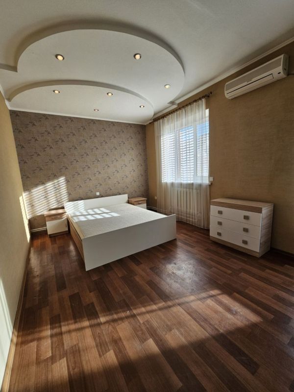 Продам будинок  178 м² 3 соткі в районі ресторана Едбург вул. Далекосхідна