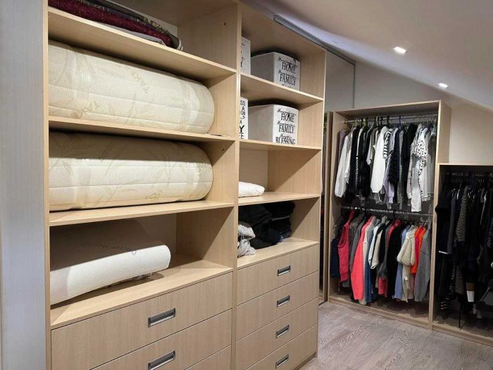Продам будинок в Обухівці, вул. Зарічна 4 кімнати 200 м², 2 поверхи 7 соток  