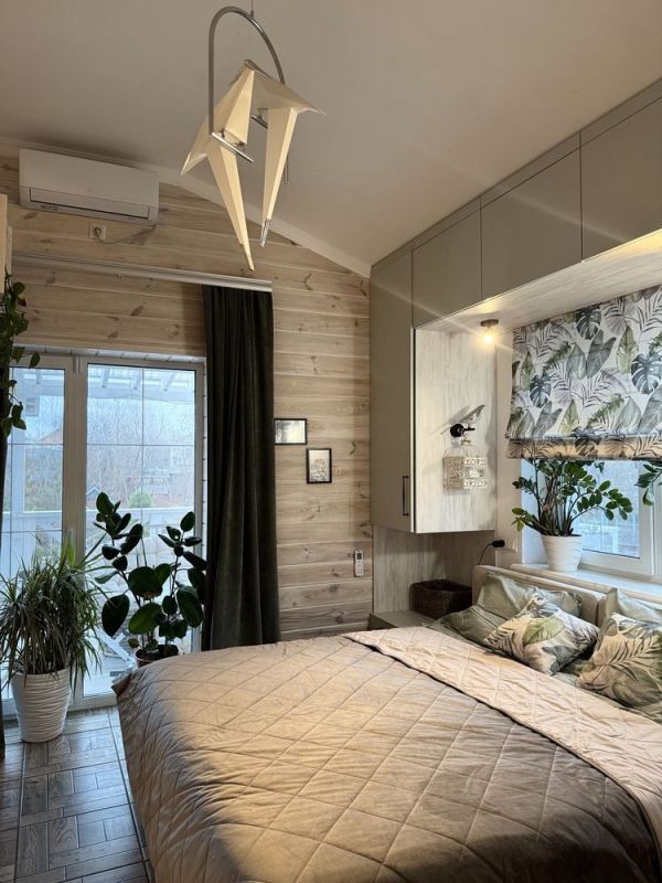 Продам дачний будинок зі своїм берегом з басейном та газовим опаленням