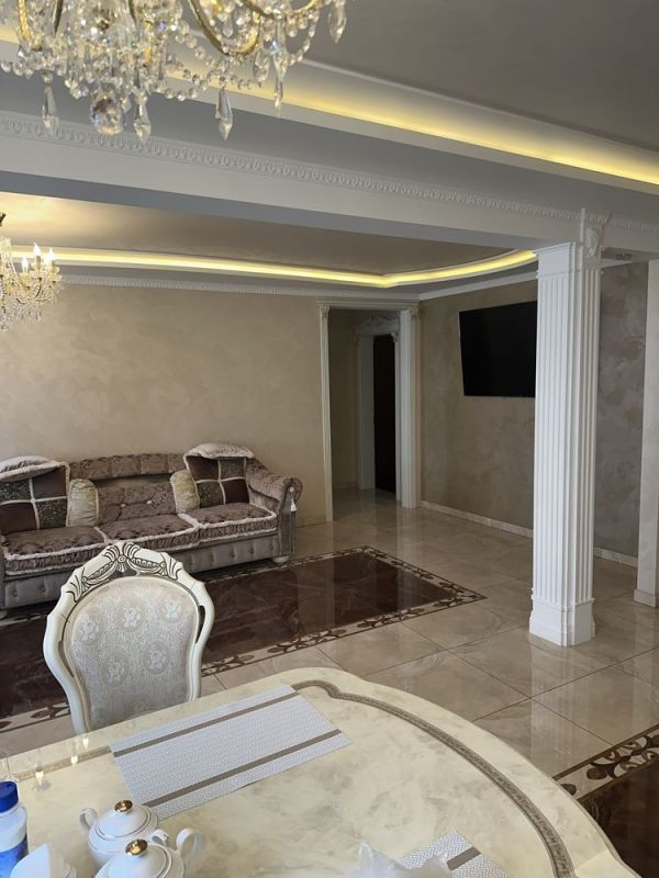 Продам эксклюзивную 3к квартиру  88.90 м² на ж/м Покровский с дизайнерским ремонтом