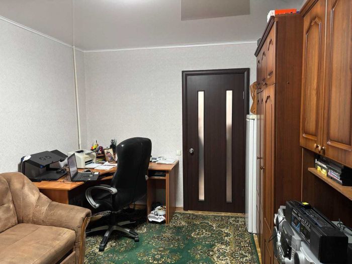 Продам 3к квартиру з ремонтом 69.50 м² на ж/м Парус-1