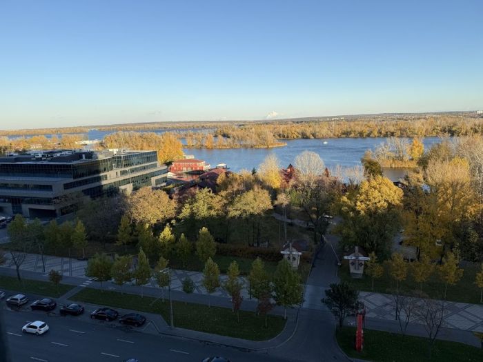 Продам простора 1-кімнатна квартира площею 46,5 м² з неймовірним видом на Дніпро ЖК “Фаворит”