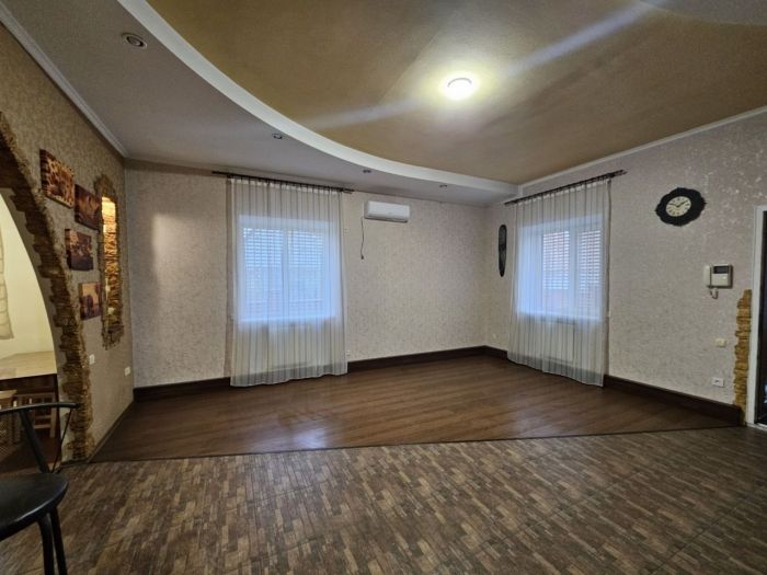 Продам будинок  178 м² 3 соткі в районі ресторана Едбург вул. Далекосхідна
