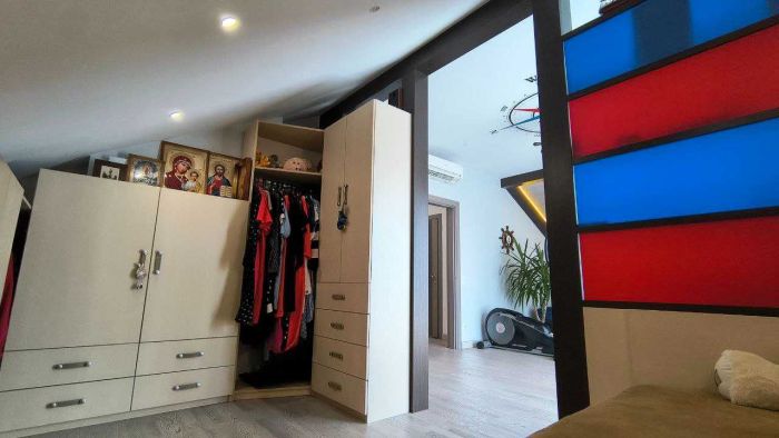 Продам будинок в Обухівці, вул. Зарічна 4 кімнати 200 м², 2 поверхи 7 соток  