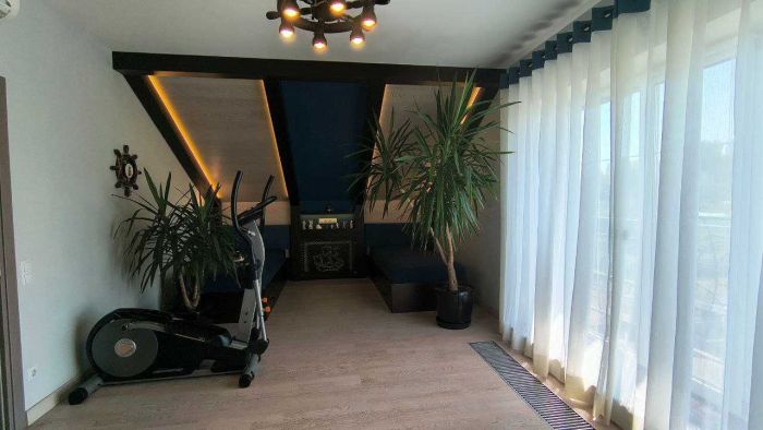 Продам будинок в Обухівці, вул. Зарічна 4 кімнати 200 м², 2 поверхи 7 соток  