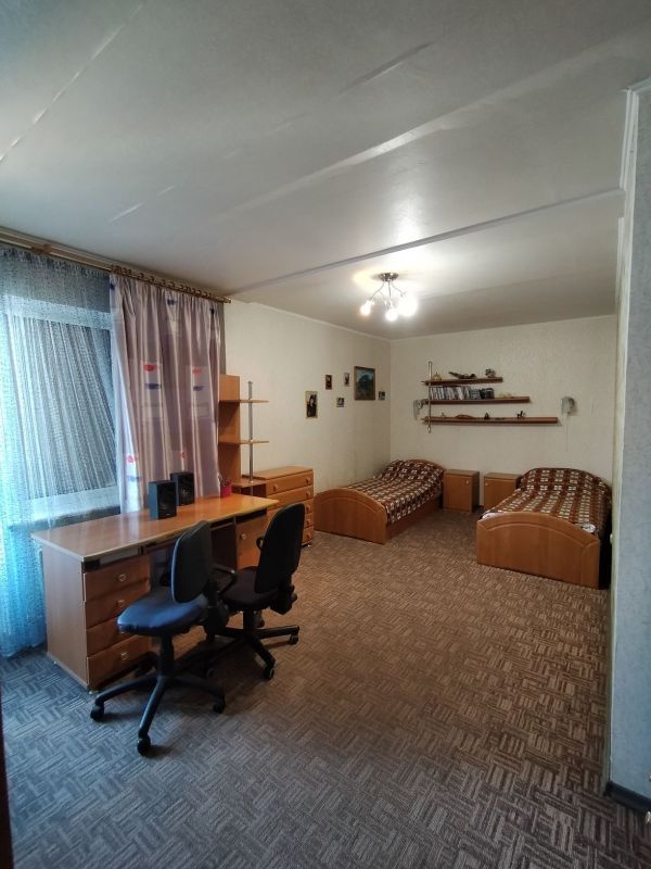 Продам 3-х уровневую квартитру (3 этажа) в центрі пр. Леси Украинки