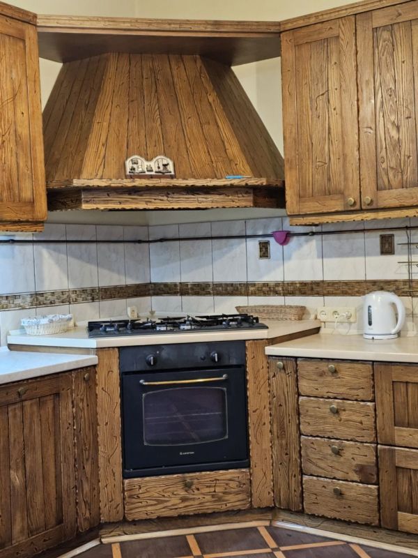 Продам будинок  178 м² 3 соткі в районі ресторана Едбург вул. Далекосхідна