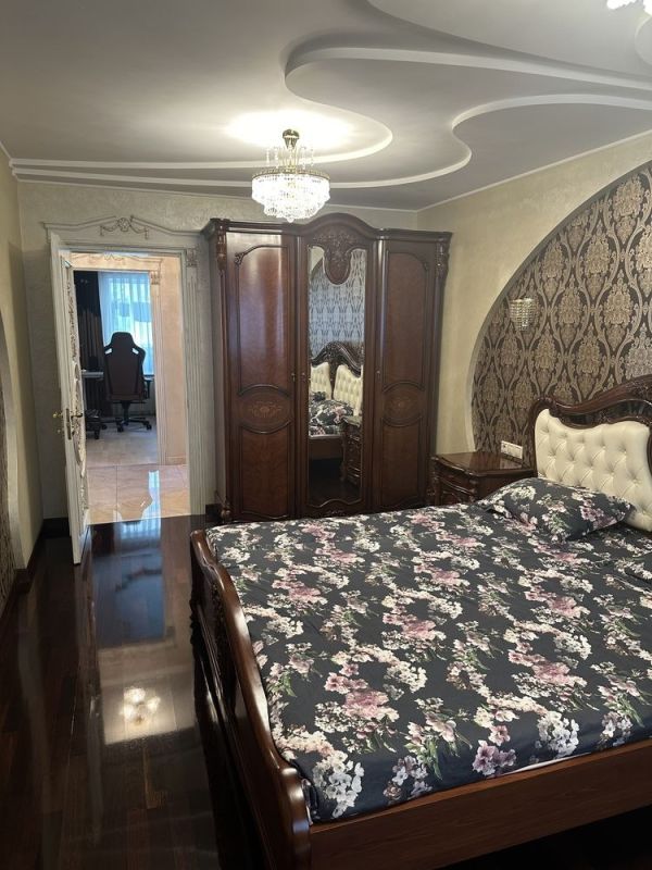 Продам эксклюзивную 3к квартиру  88.90 м² на ж/м Покровский с дизайнерским ремонтом