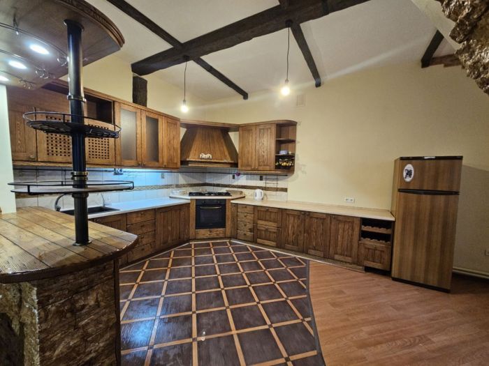Продам будинок  178 м² 3 соткі в районі ресторана Едбург вул. Далекосхідна