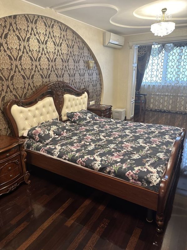 Продам эксклюзивную 3к квартиру  88.90 м² на ж/м Покровский с дизайнерским ремонтом