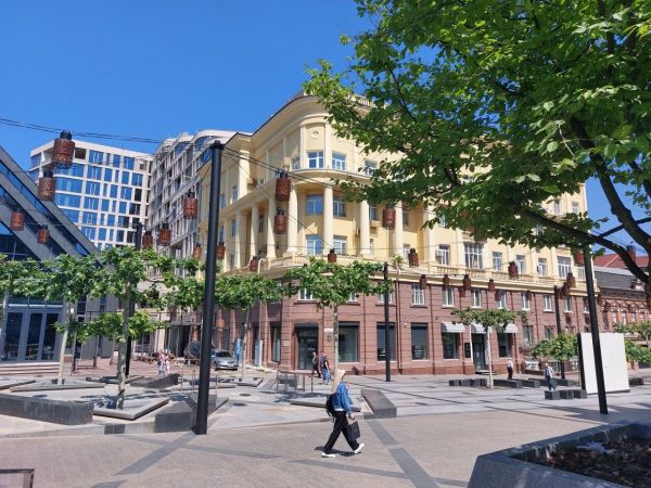 Продається 3-кімнатна квартира в самому центрі міста вул Короленко