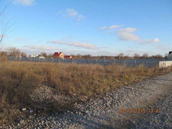 Продам зимельну ділянку під забудову в смт Обухівка по вул. Братів Сугаків