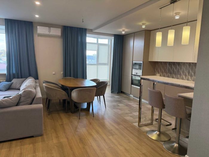 Продам 3-кімнатну квартиру з ремонтом і меблями в ЖК Щасливий 101.7 м²