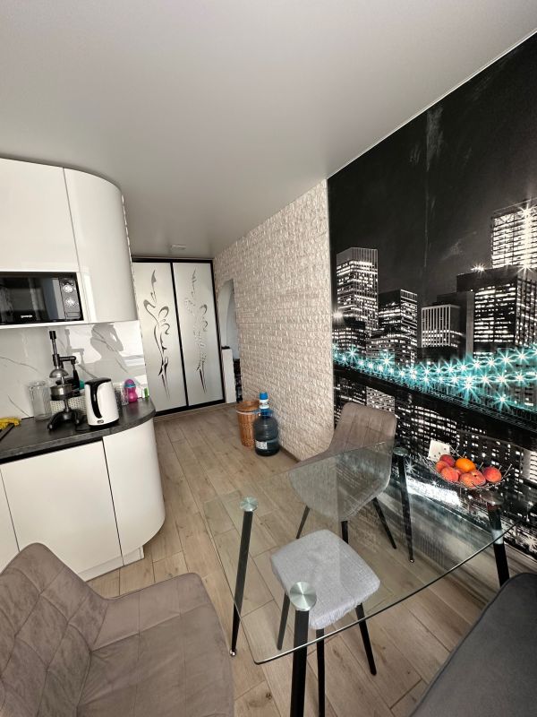 Продам 2к квартиру з ремонтом 54 м² на ж/м вул. Метробудівська 17