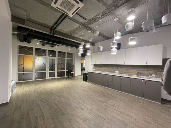 Оренда офісного приміщення 220 м² на 3 поверсі бізнес-центру "Магнезит"