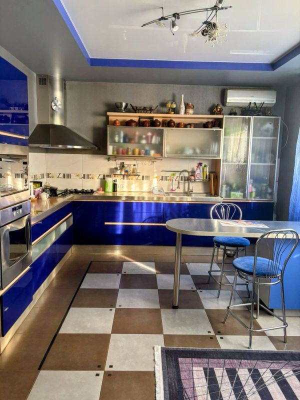 Продам будинок 6кімнат 312.6 м² 16,5 соток в Новоолександрівка