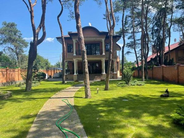 Продам шикарный дом 400 м² с бассейном в Обуховке