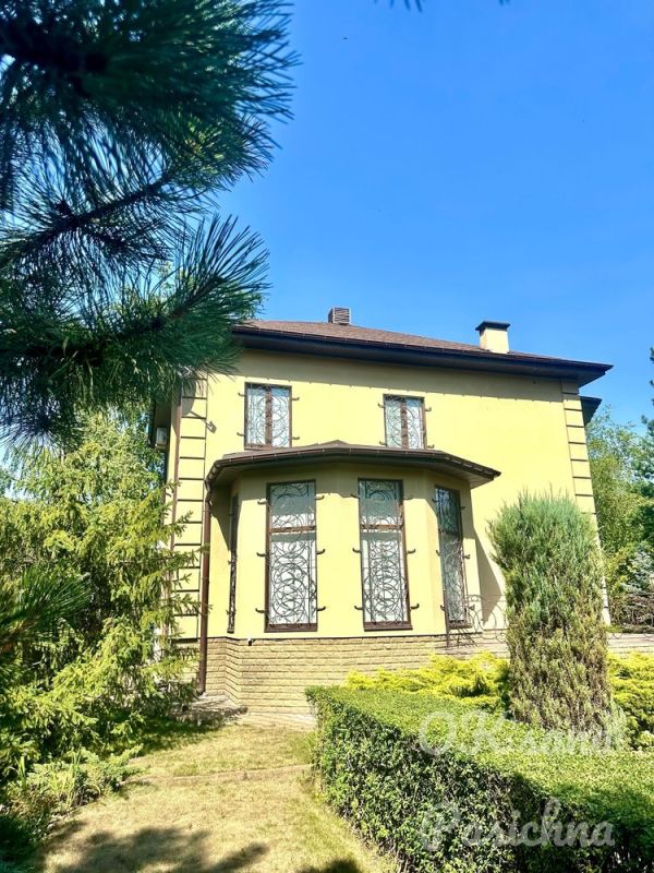 Продам гарний 4 кімнатний будинок 215 м²  30 соток в Обухівці по вул. Некрасова