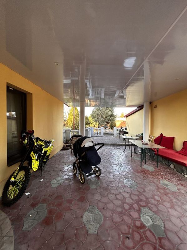 Продам будинок з власним берегом 4 кімнати 140 м² 10 соток у Підгороднє, ермолаевка