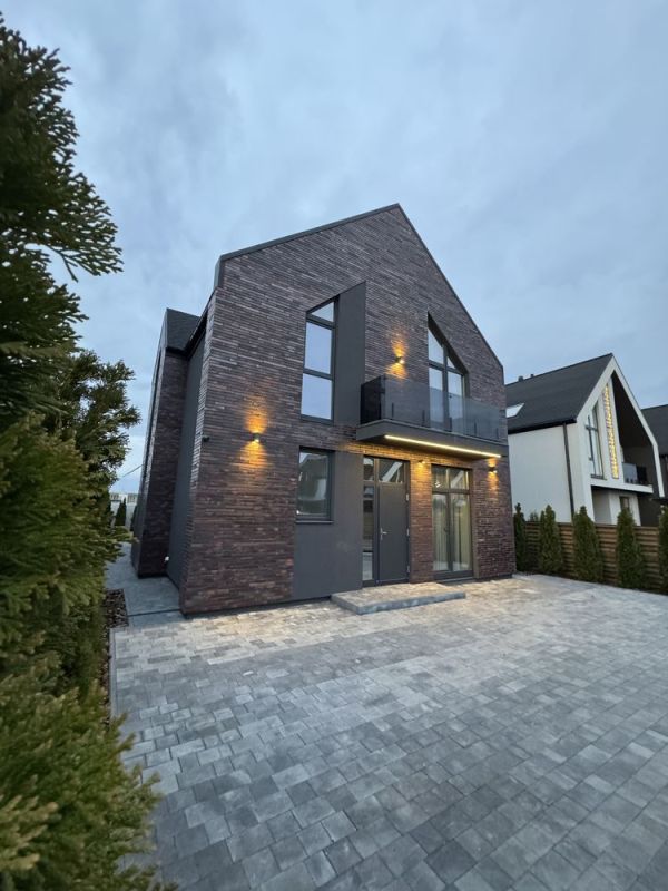 Продам будинок в містечку Золоті Ключі