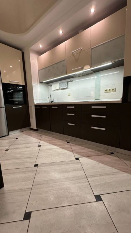 Продам 4 кімнатну квартиру з власним газовим опаленням на ж/м Перемога