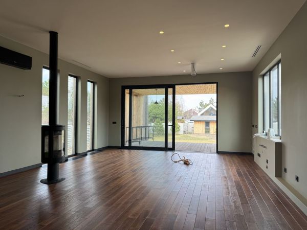 Продам будинок вул. Некрасова в Обухівці 3 кімнати, 301 м², 15 соток