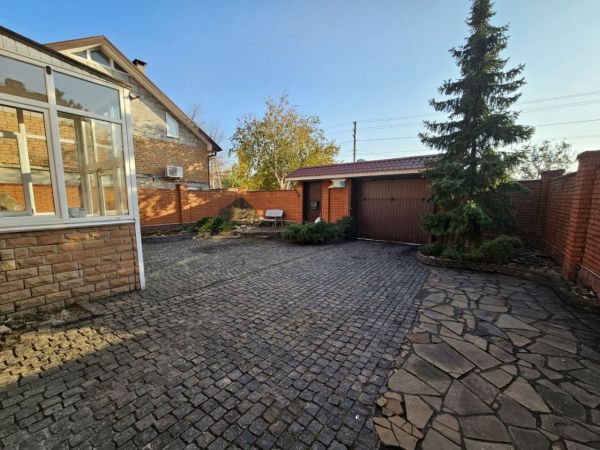 Продам будинок  178 м² 3 соткі в районі ресторана Едбург вул. Далекосхідна