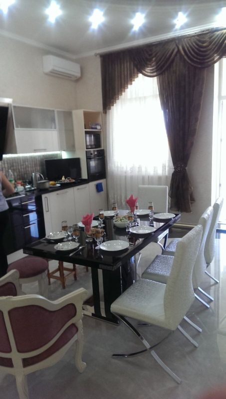 Продам дом в Обуховке 4 комнаты 202 м², 15 соток с бассейном на участке