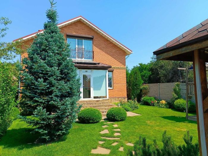 Продам будинок в Обухівці, вул. Зарічна 4 кімнати 200 м², 2 поверхи 7 соток  