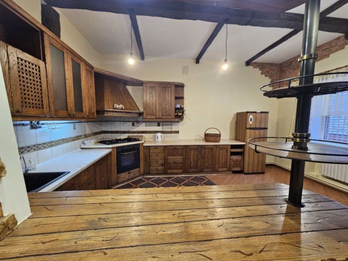 Продам будинок  178 м² 3 соткі в районі ресторана Едбург вул. Далекосхідна