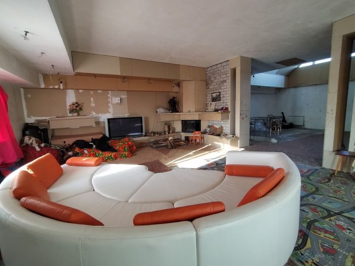 Продам 3-х уровневую квартитру (3 этажа) в центрі пр. Леси Украинки