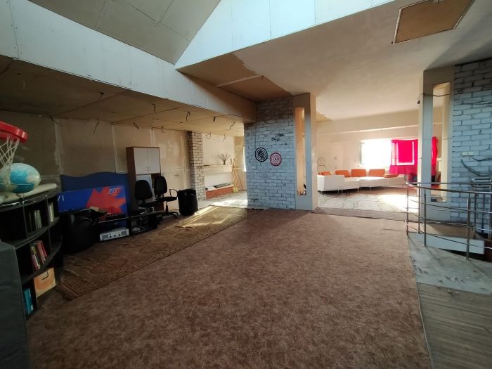 Продам 3-х уровневую квартитру (3 этажа) в центрі пр. Леси Украинки