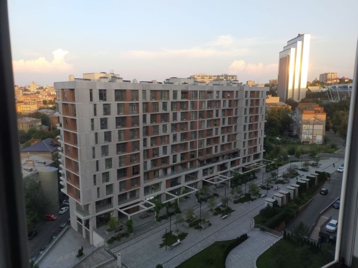 Продам 3-х уровневую квартитру (3 этажа) в центрі пр. Леси Украинки