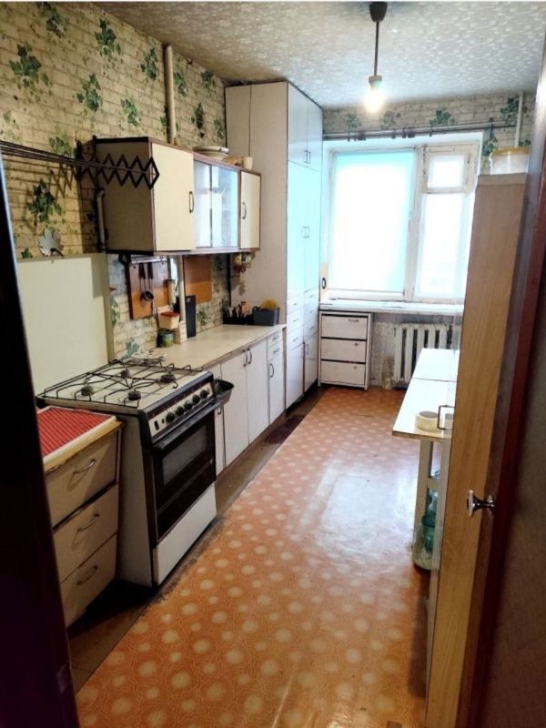 Продам 3к квартиру на Червоному Камні