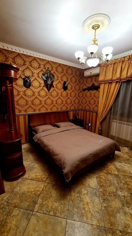 Продам 2к квартиру  50 м² со своим газовым отоплением, ремонтом на рабочей, сталинка