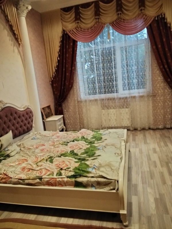 Продам дом в Обуховке 4 комнаты 202 м², 15 соток с бассейном на участке