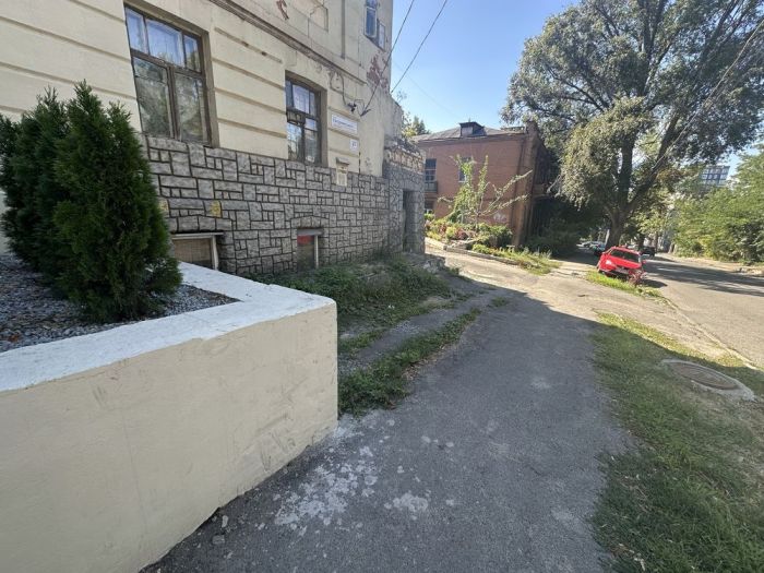 Здам  82 м² цокольний поверх в центрі міста по вул. Паторжинського