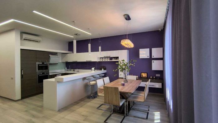 Продам будинок в Обухівці, вул. Зарічна 4 кімнати 200 м², 2 поверхи 7 соток  