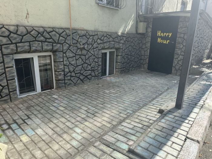 Здам  82 м² цокольний поверх в центрі міста по вул. Паторжинського